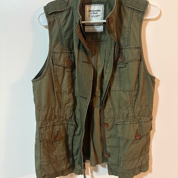 Abercrombie & Fitch Green Utility Vest - Picture 4 of 11